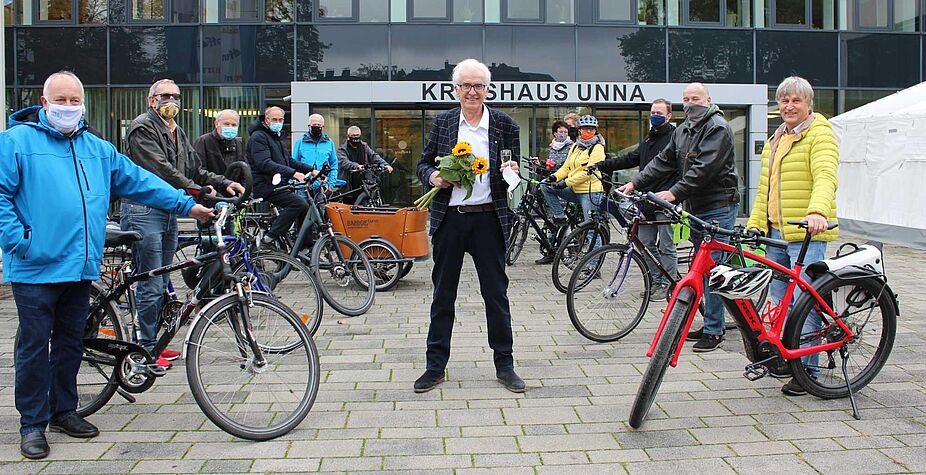 Fahrradspalier vor dem Kreishaus Spalier für Hermann Strahl vor dem Kreishaus