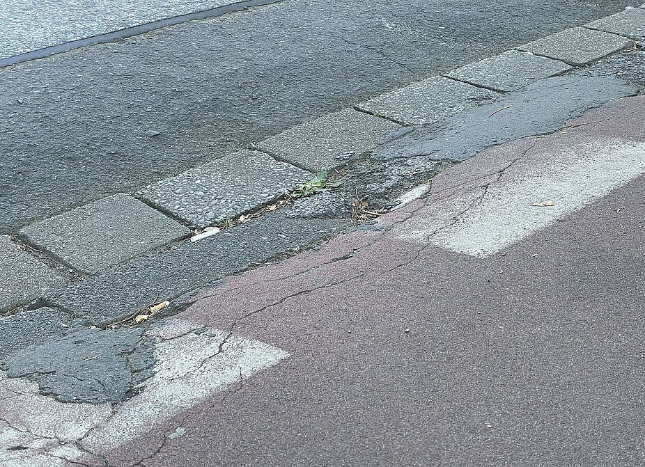 Straßenbelag Kantstraße vor REWE Auffahrt