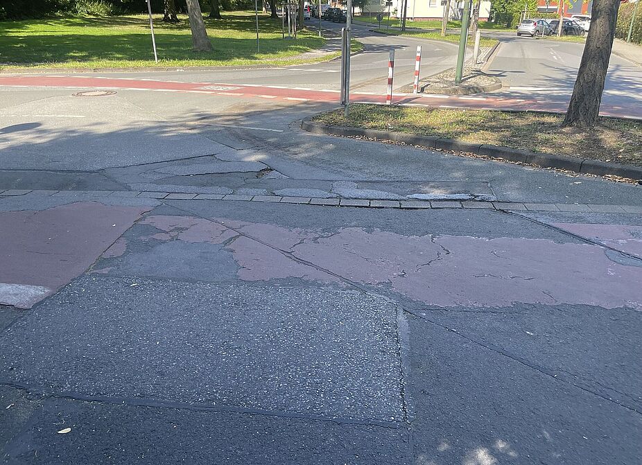 Straßenbelag Kantstraße vor REWE Auffahrt