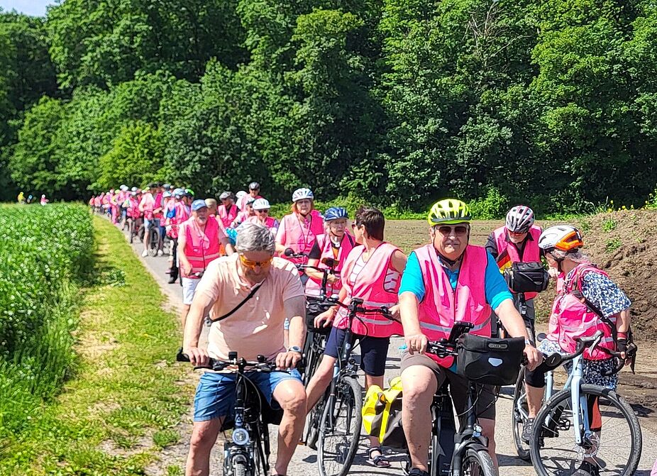 Die Fahradschlange schien shier endlos Die Fahrradschlange schien schier endlos
