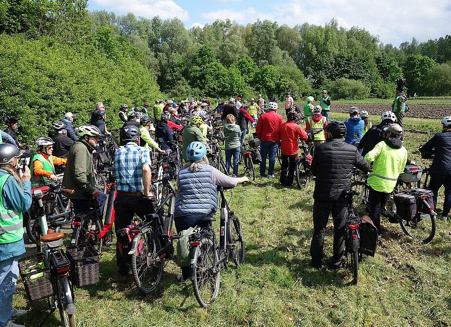 Albrecht Buscher erläutert Verbesserungen im Radverkehrsnetz Herr Albrecht Buscher erläutert Verbesserungen im Radwegenetz