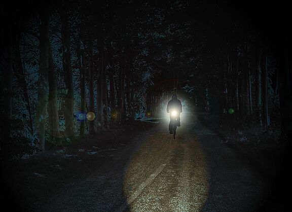 Radfahrer im Dunkeln