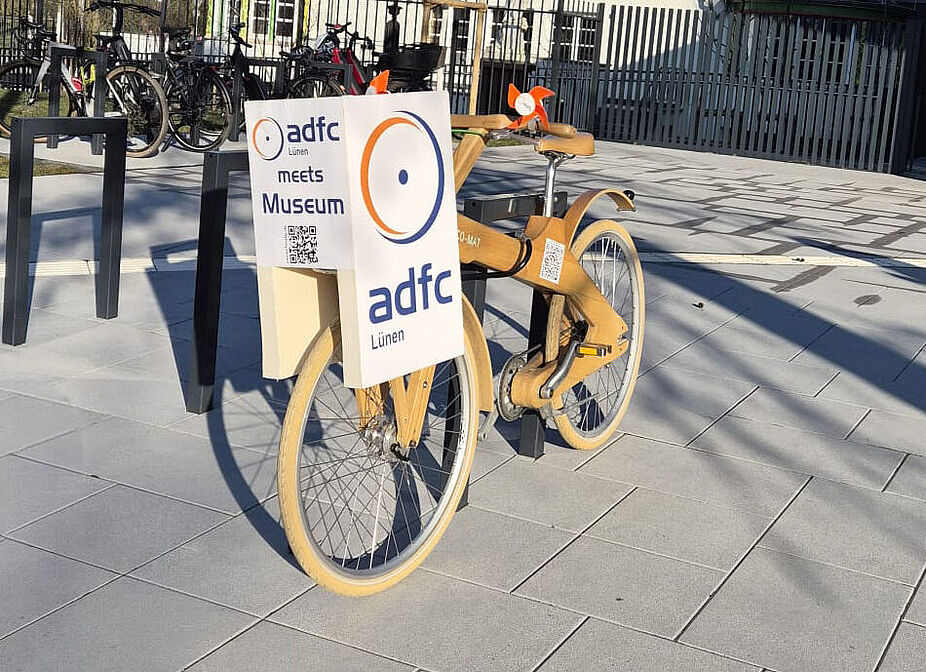 Fahrrad vor dem Lüner Museum Fahrrad vor dem Lüner Museum