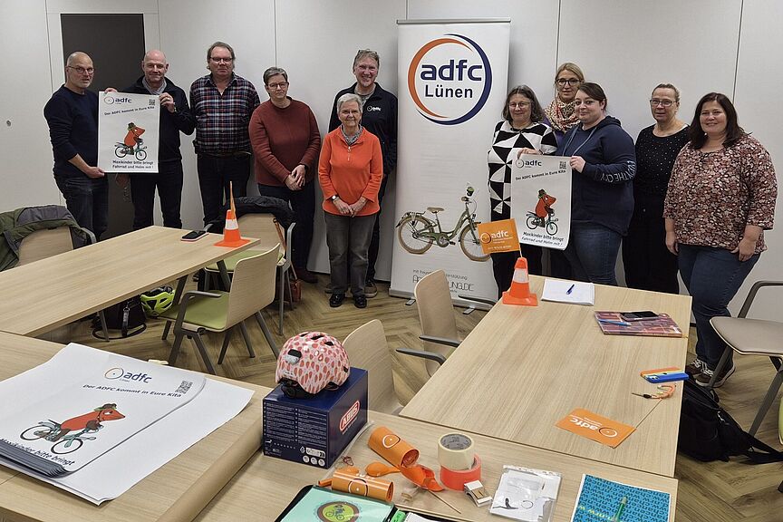 Leiterinnen Lüner KITAs treffen sich mit dem ADFC Lünen Leiterinnen Lüner KITAs treffen sich mit dem ADFC Lünen