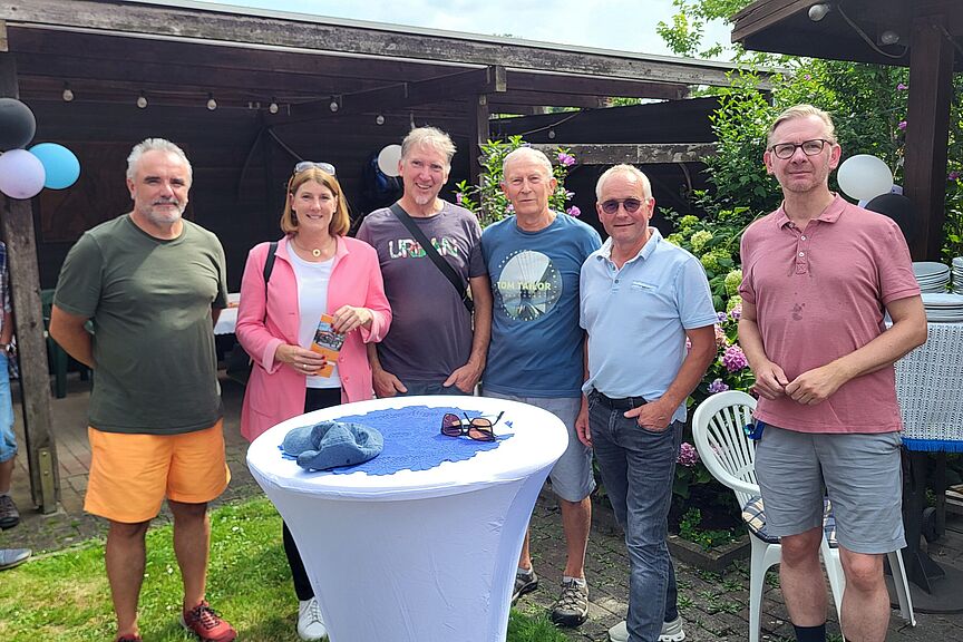 2025-Sommerfest ADFC Lünen von links nach rechts: Dr. A. Abels (ADFC), M. Förster-Teutenberg (SPD), D. Fischer (ADFC), W. Maas (ADFC), A. Dahlke (GFL), Mark Schmitz (SPD)
