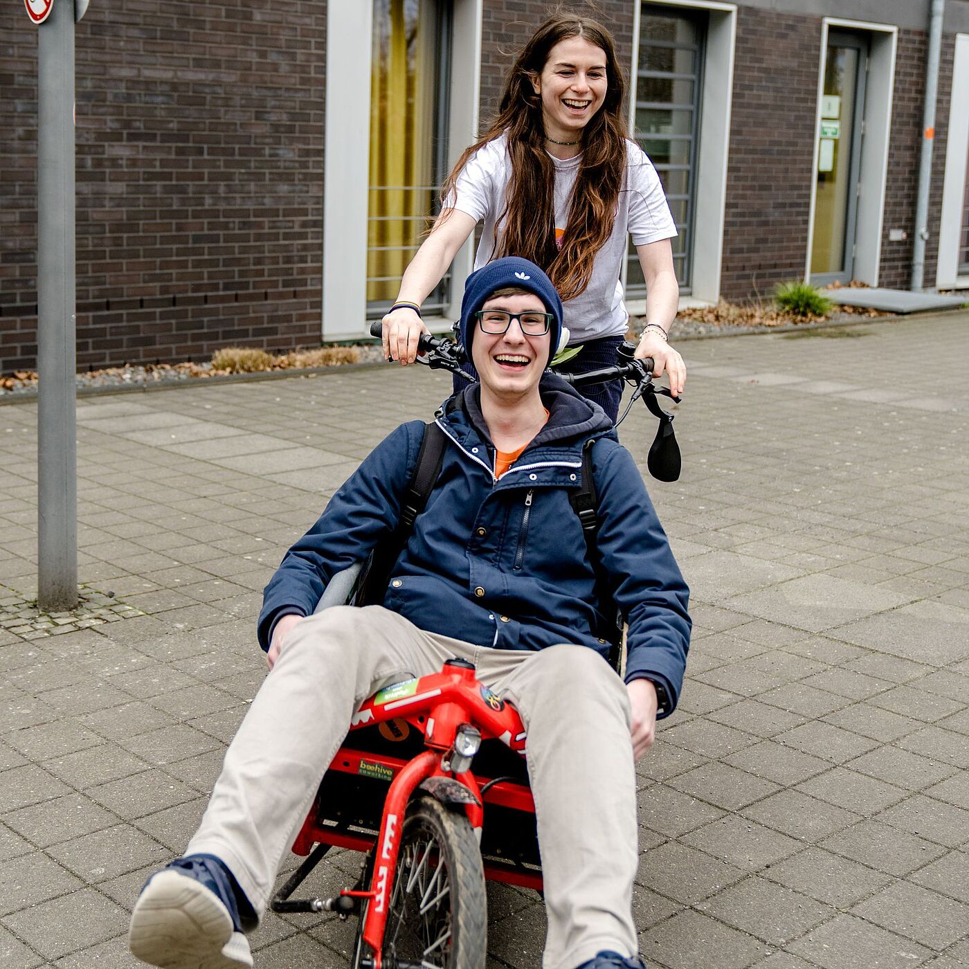 Mit Schwung in die Verkehrspolitik Die Jungen Menschen im ADFC NRW radeln mit Schwung in die Verkehrspolitik.